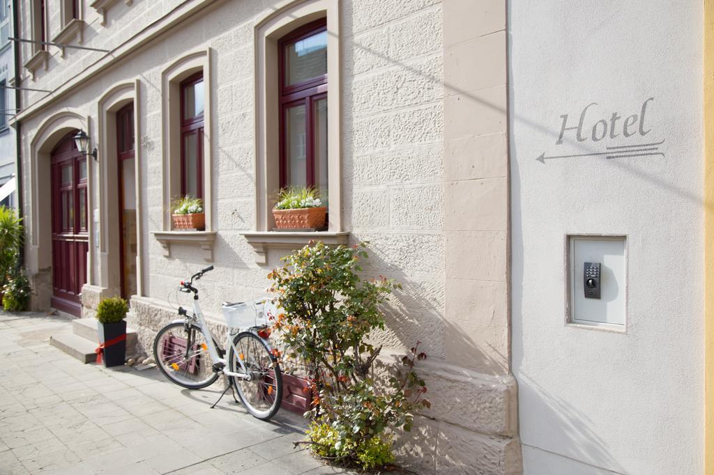 Hotel Garni Zum Hirschen Iphofen Exterior photo