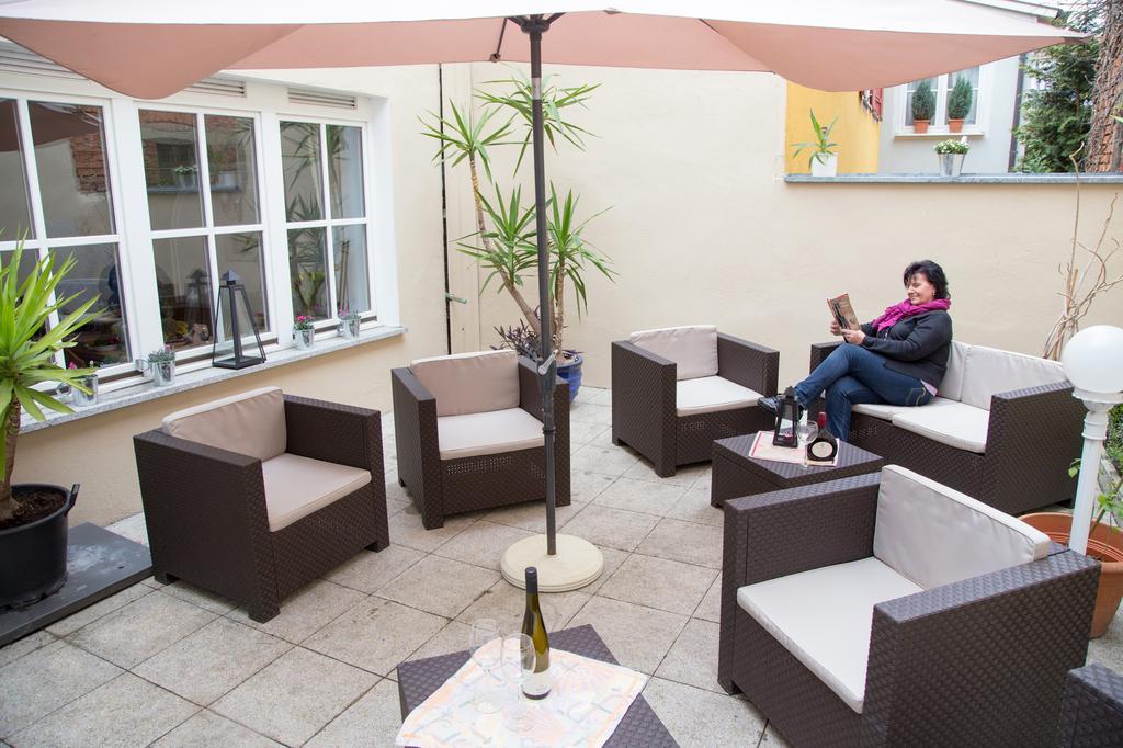 Hotel Garni Zum Hirschen Iphofen Exterior photo
